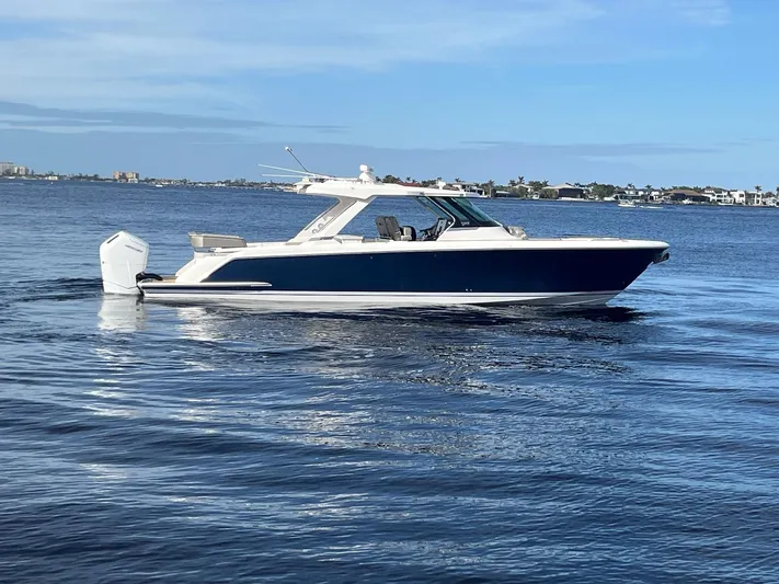  Yacht Photos Pics 2023-TIARA-YACHTS-43-LS