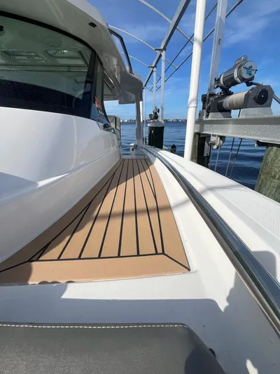  Yacht Photos Pics 2023-TIARA-YACHTS-43-LS