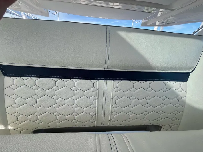  Yacht Photos Pics 2023-TIARA-YACHTS-43-LS