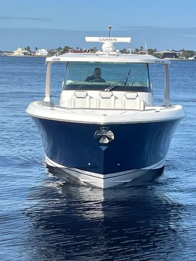  Yacht Photos Pics 2023-TIARA-YACHTS-43-LS