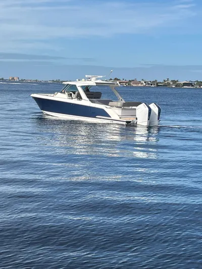  Yacht Photos Pics 2023-TIARA-YACHTS-43-LS