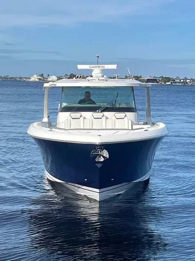  Yacht Photos Pics 2023-TIARA-YACHTS-43-LS