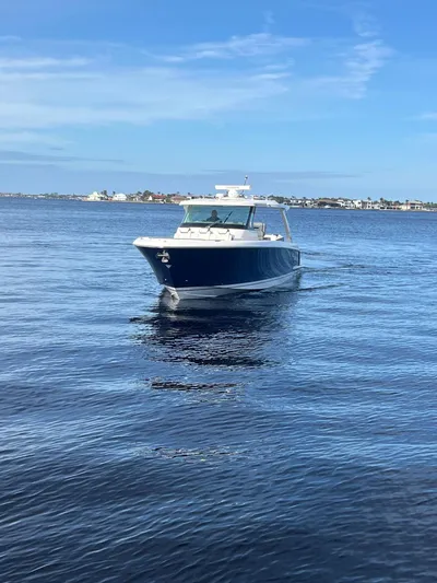  Yacht Photos Pics 2023-TIARA-YACHTS-43-LS