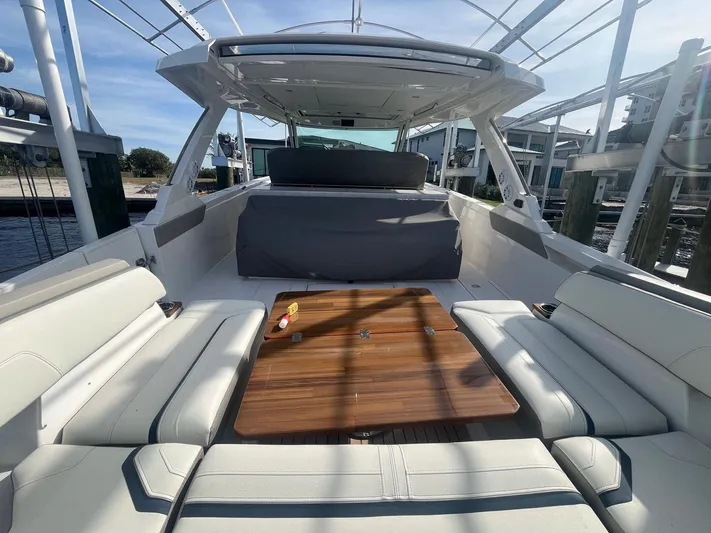  Yacht Photos Pics 2023-TIARA-YACHTS-43-LS