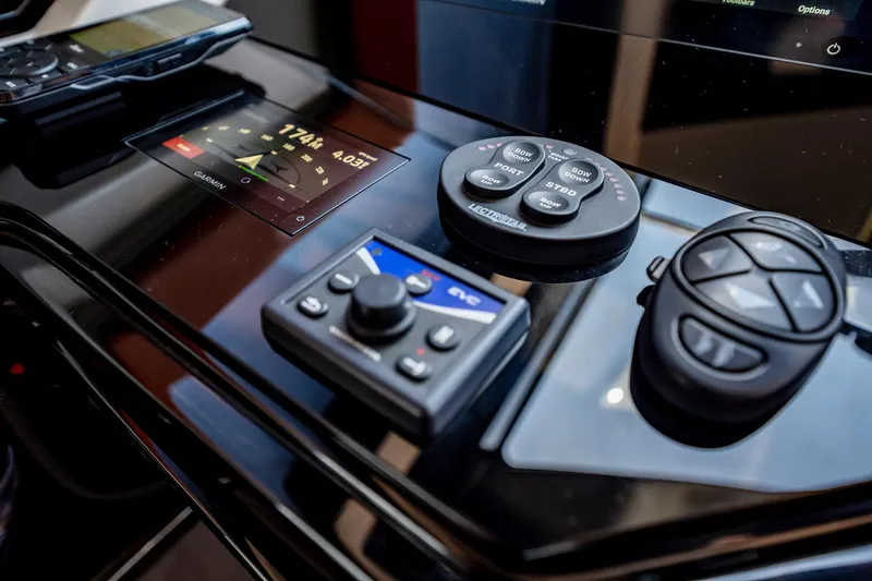 Inverse Entropy Yacht Photos Pics Control panel of a 2009 Marquis 500 Sport Coupe with navigation and control devices.