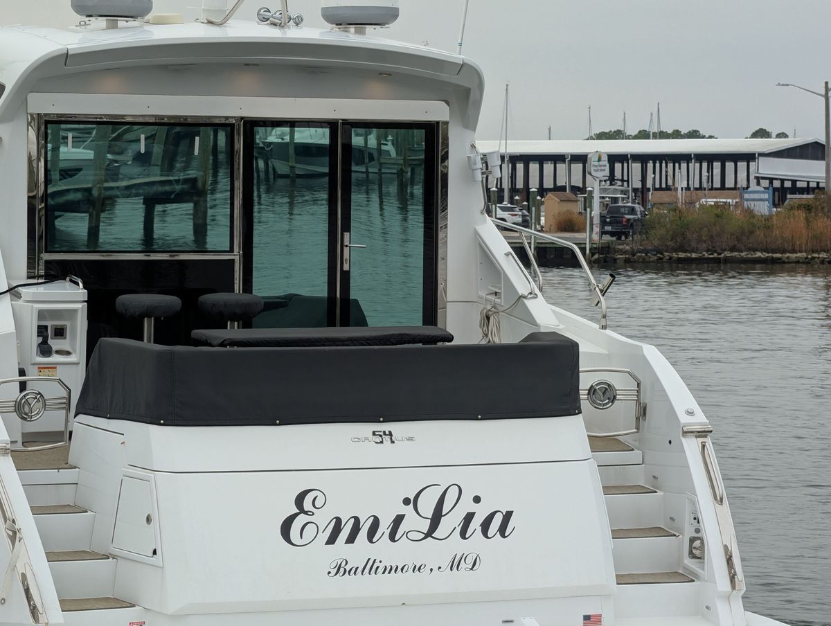 2022 Cruisers Yachts 54 