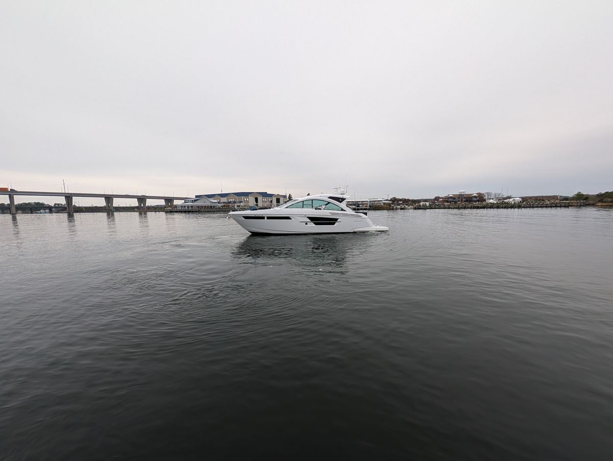 2022 Cruisers Yachts 54 