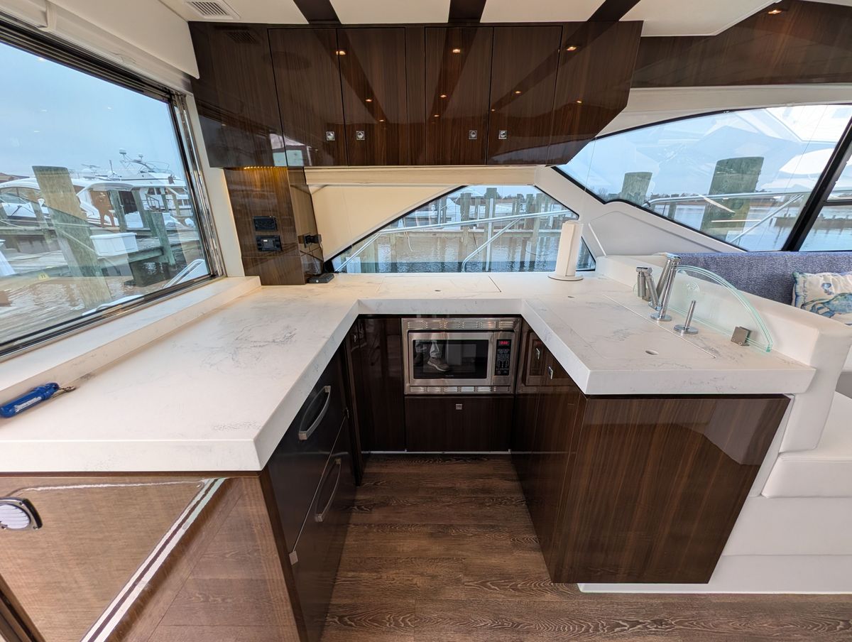 2022 Cruisers Yachts 54 