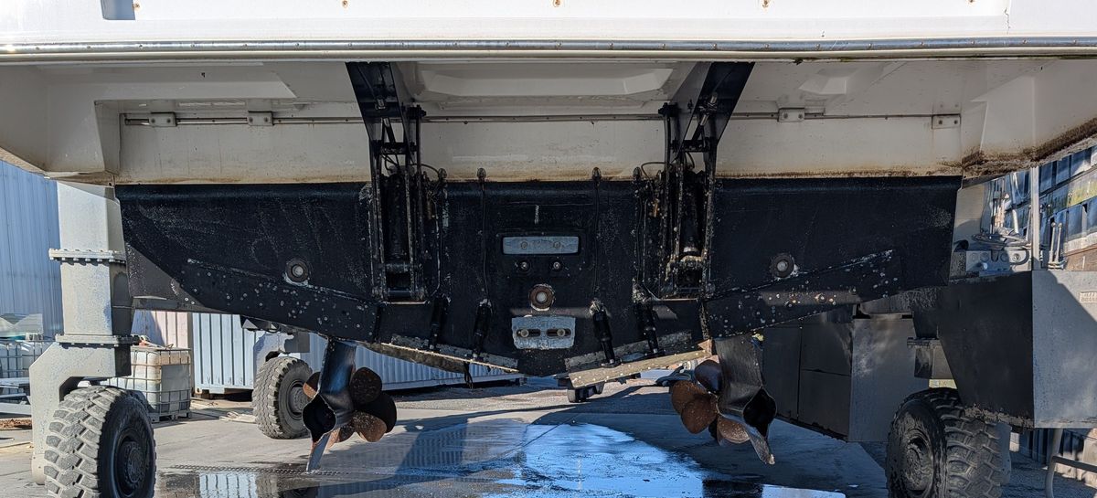 2022 Cruisers Yachts 54 