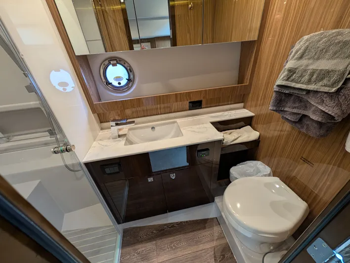 Emilia Yacht Photos Pics Luxurious bathroom in the 2022 Cruisers Yachts 54 Cantius.
