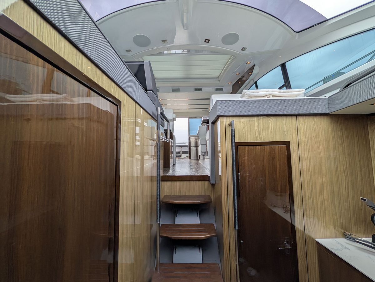 2022 Cruisers Yachts 54 