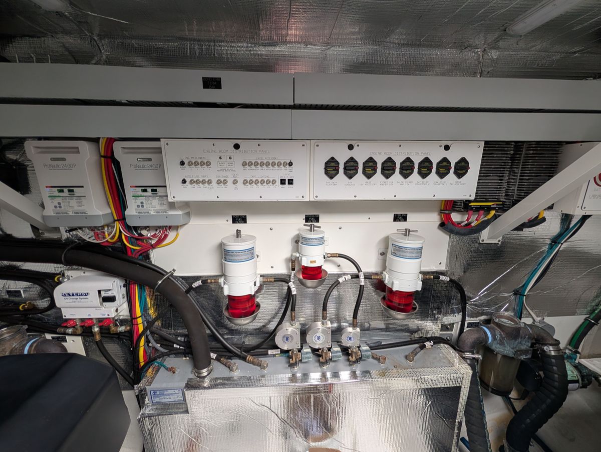 2022 Cruisers Yachts 54 