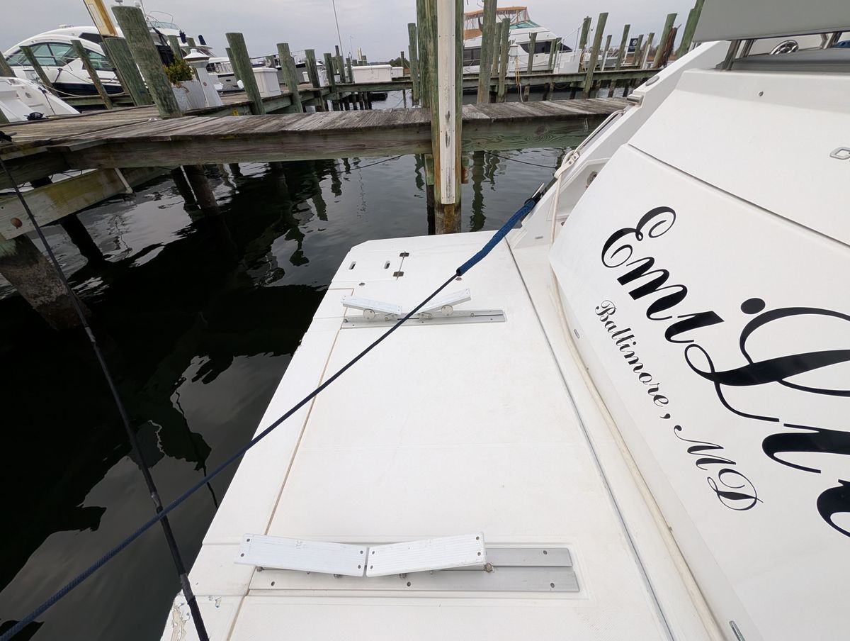 2022 Cruisers Yachts 54 