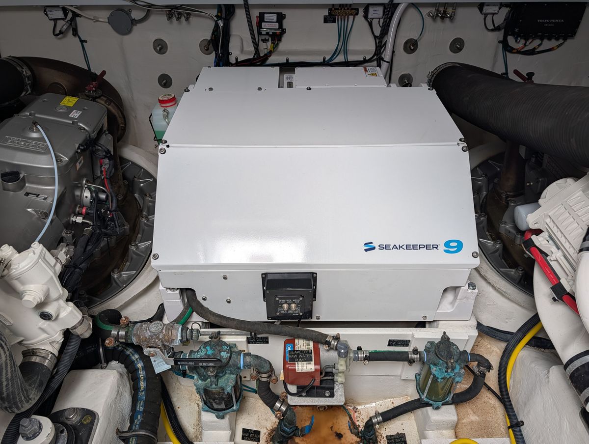 2022 Cruisers Yachts 54 