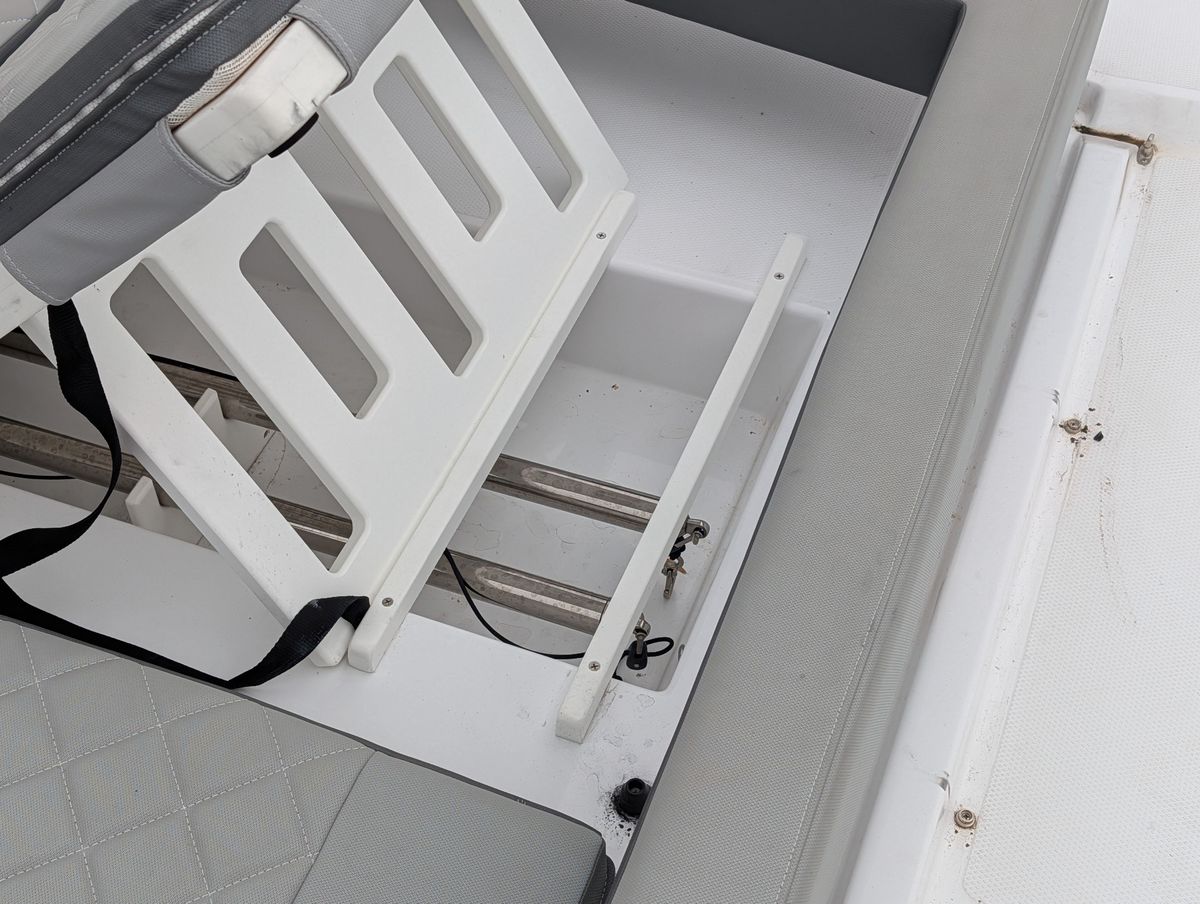 2022 Cruisers Yachts 54 