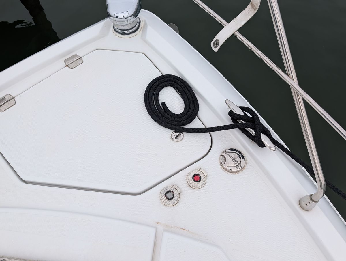 2022 Cruisers Yachts 54 