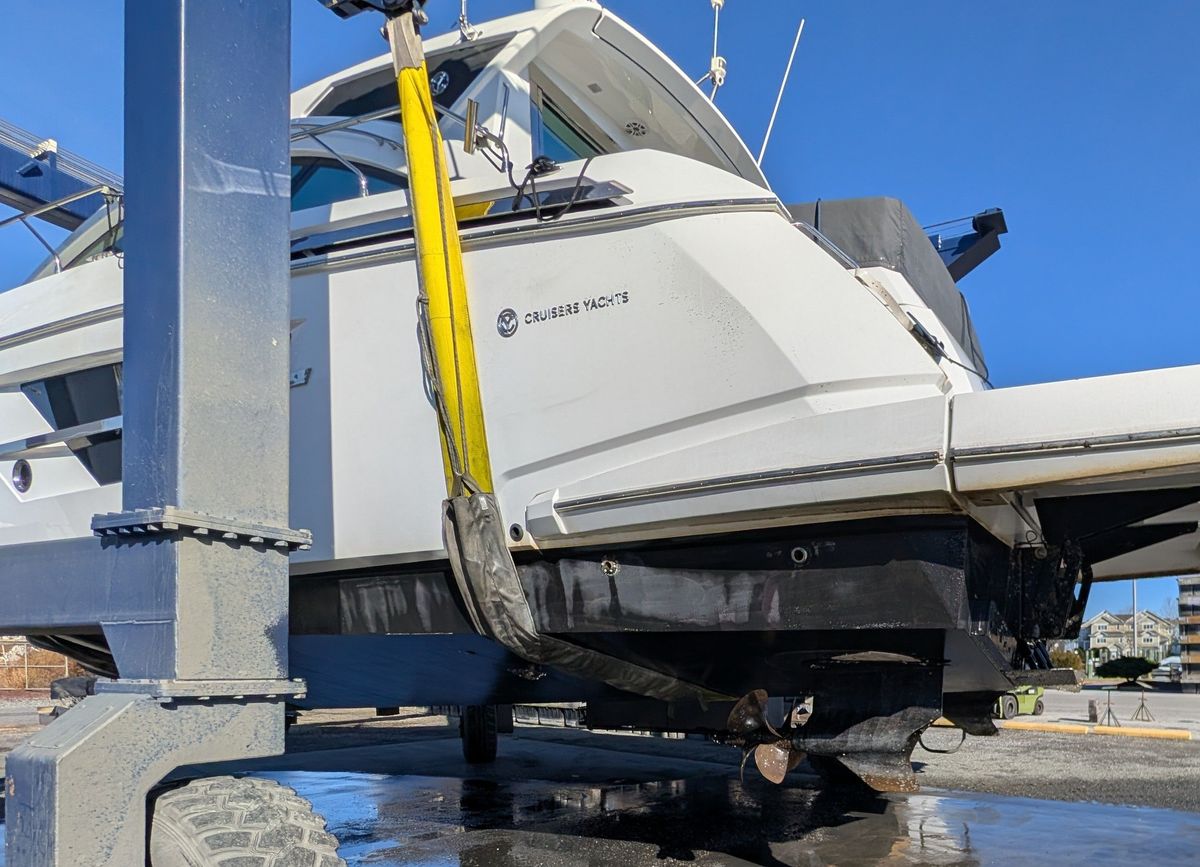 2022 Cruisers Yachts 54 