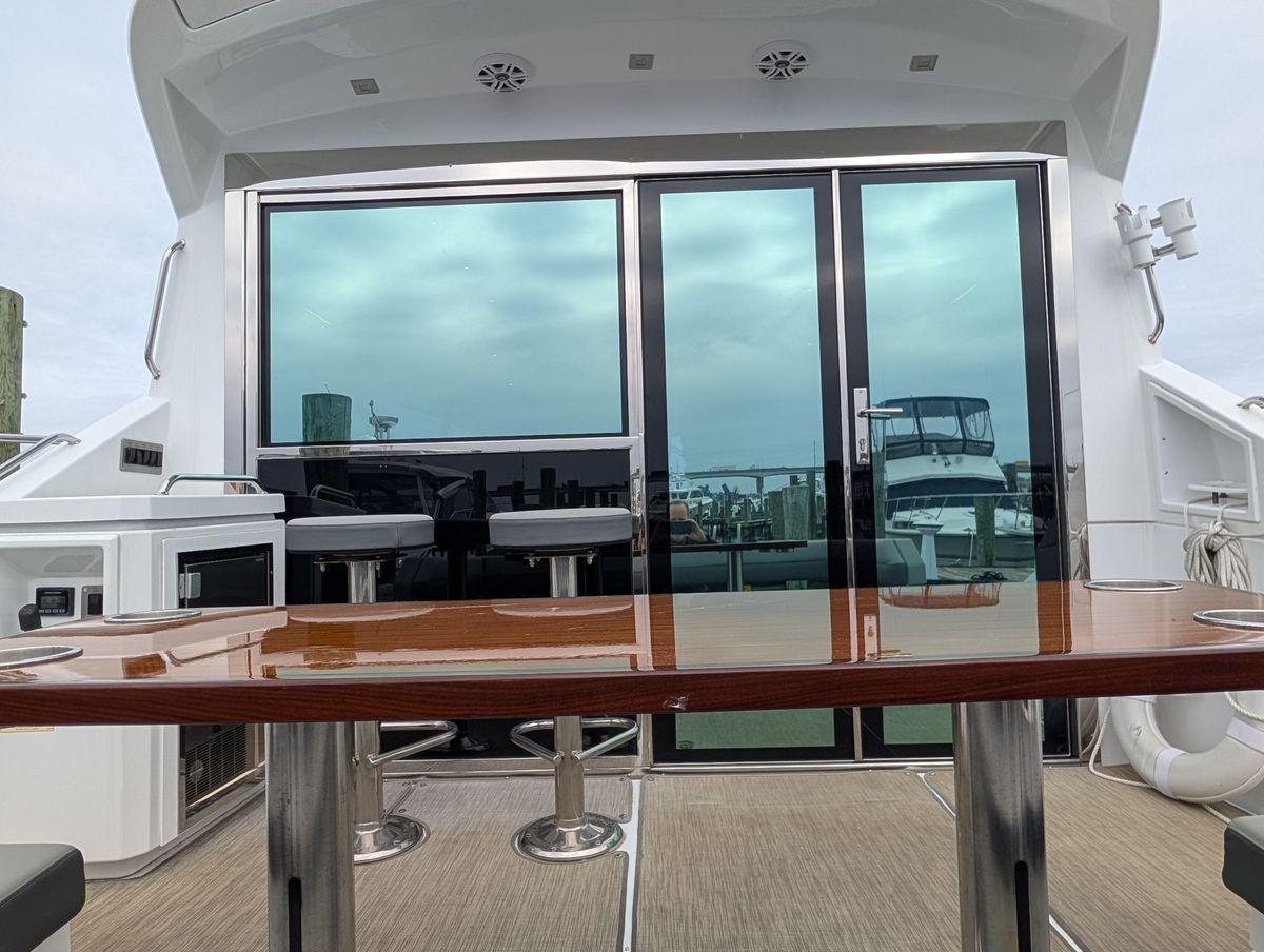 2022 Cruisers Yachts 54 