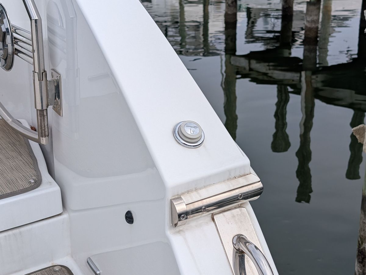 2022 Cruisers Yachts 54 