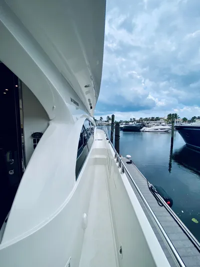 Title Wave Yacht Photos Pics 