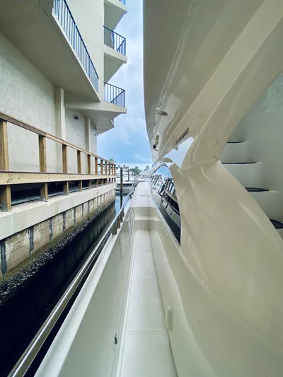 Title Wave Yacht Photos Pics 