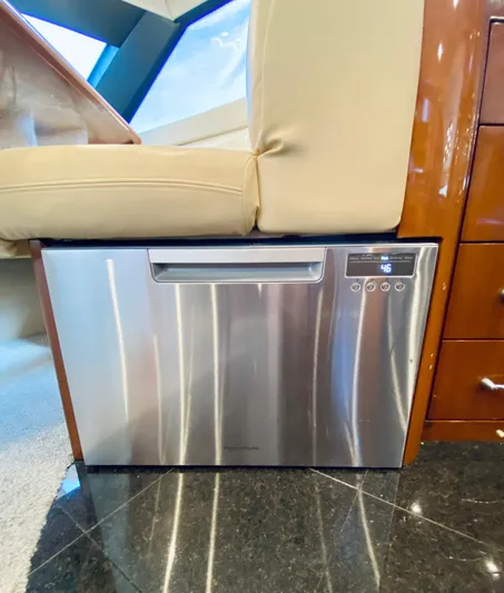 Title Wave Yacht Photos Pics 