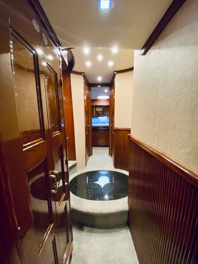 Title Wave Yacht Photos Pics 