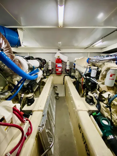 Title Wave Yacht Photos Pics 