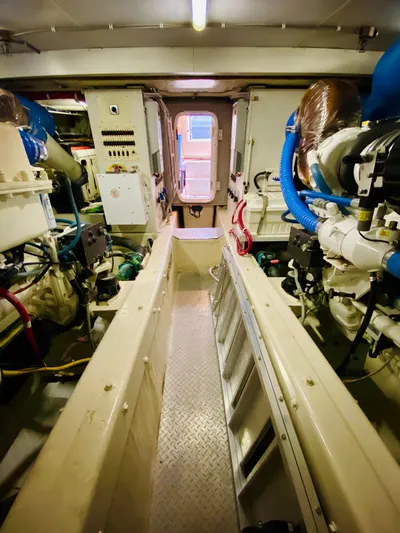 Title Wave Yacht Photos Pics 