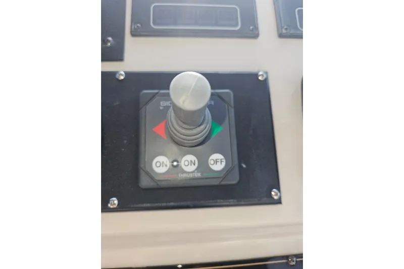Long Time Comin' Yacht Photos Pics Control panel of 2000 Cruisers Yachts 4450 Express Motoryacht with joystick and buttons.