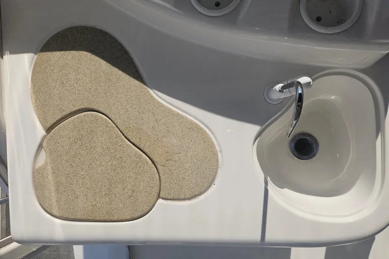 Long Time Comin' Yacht Photos Pics Sink and countertop on 2000 Cruisers Yachts 4450 Express Motoryacht.