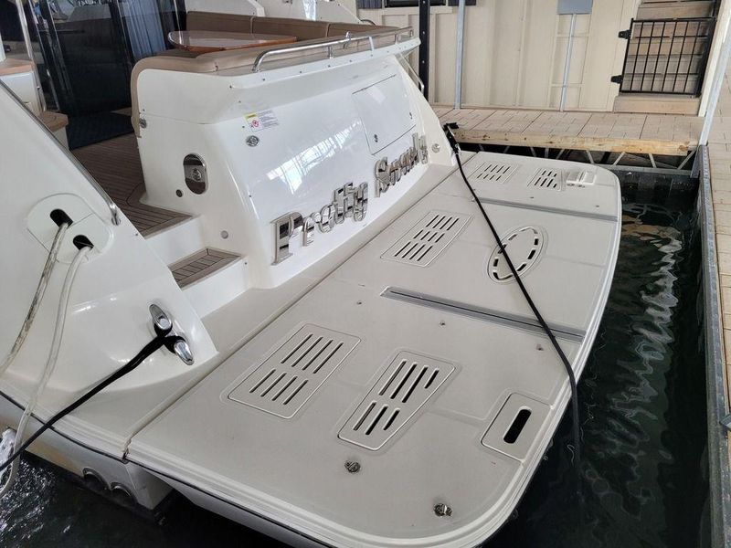 2017 Sea Ray L590 Fly