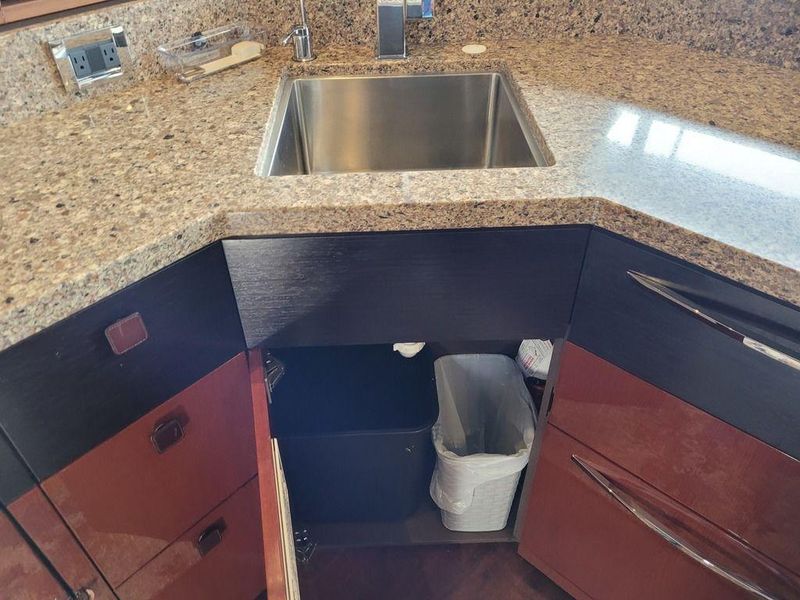 2017 Sea Ray L590 Fly