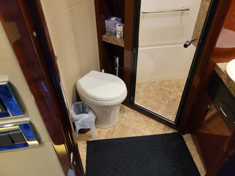 2017 Sea Ray L590 Fly