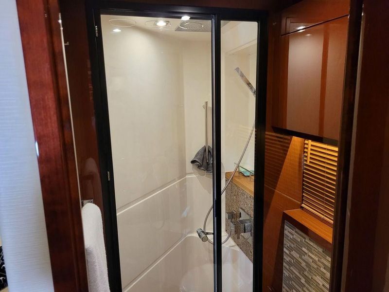 2017 Sea Ray L590 Fly