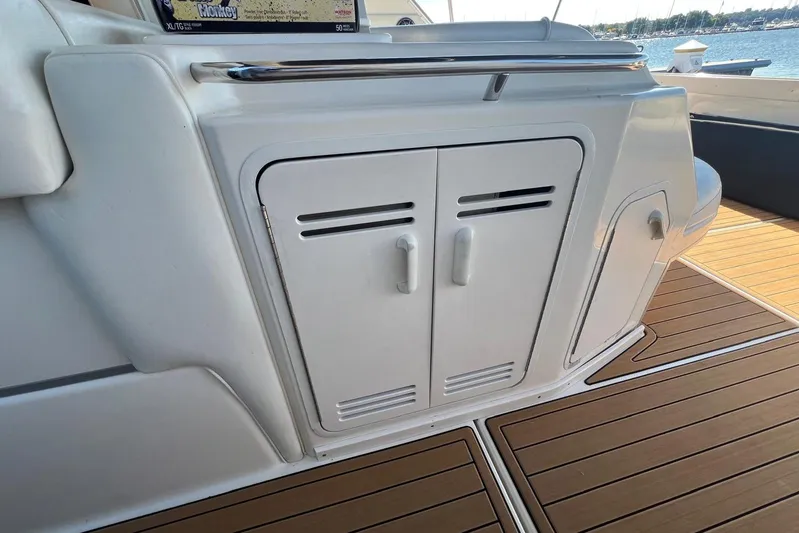 Abeona Yacht Photos Pics 1997 Sea Ray 500 Sundancer yacht deck with storage compartment and teak flooring.