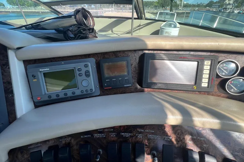 Abeona Yacht Photos Pics 1997 Sea Ray 500 Sundancer dashboard with navigation and control instruments.