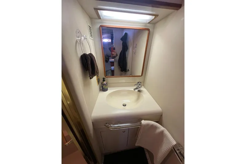Abeona Yacht Photos Pics Bathroom vanity in 1997 Sea Ray 500 Sundancer yacht with mirror and sink.