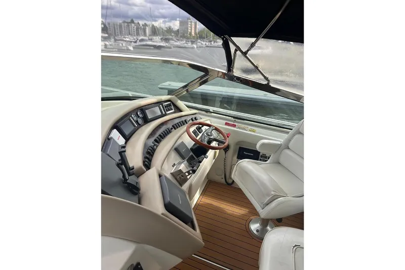 Abeona Yacht Photos Pics 1997 Sea Ray 500 Sundancer helm with leather seating and wooden steering wheel.