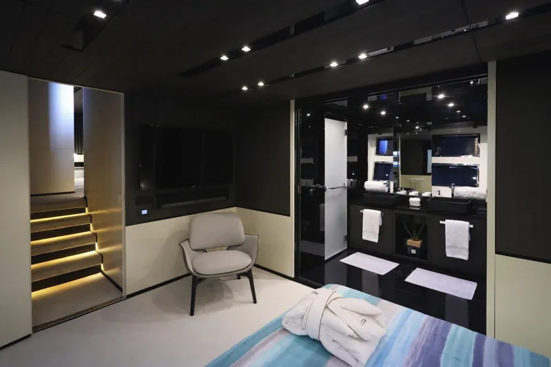 Sherpa 80 Xl Yacht Photos Pics 