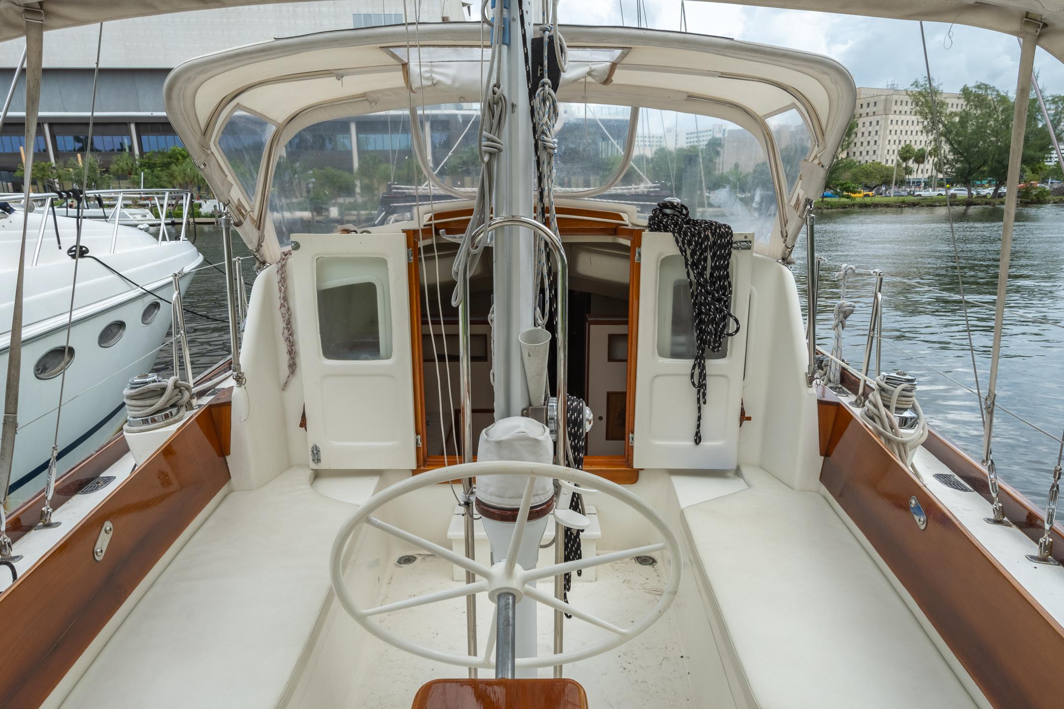 1965 Pearson 44 Countess Ketch Deck Saloon for sale - YachtWorld