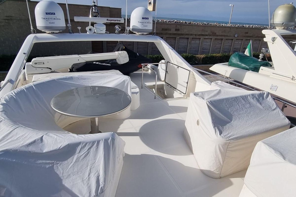 2002 Ferretti Yachts 69 