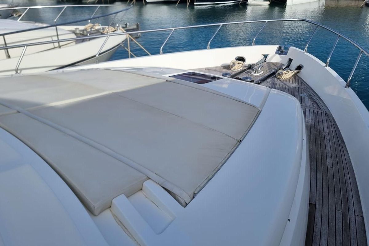 2002 Ferretti Yachts 69 