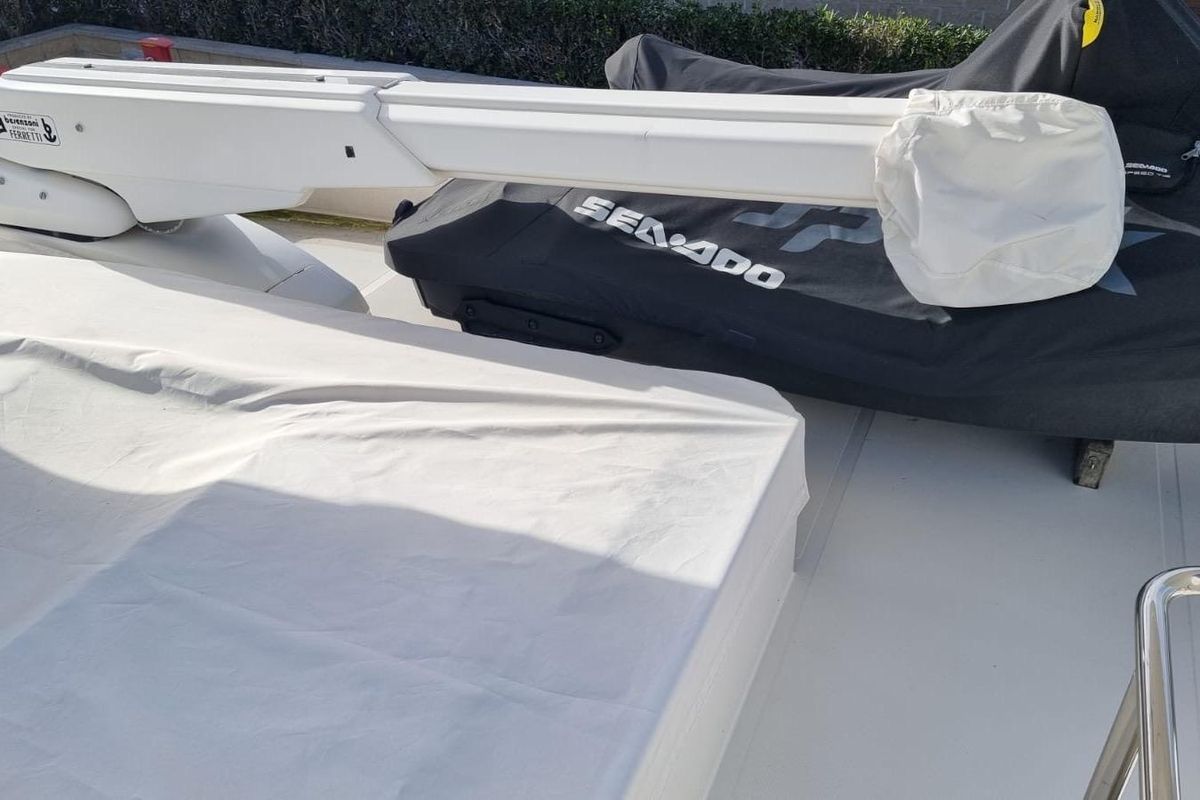 2002 Ferretti Yachts 69 