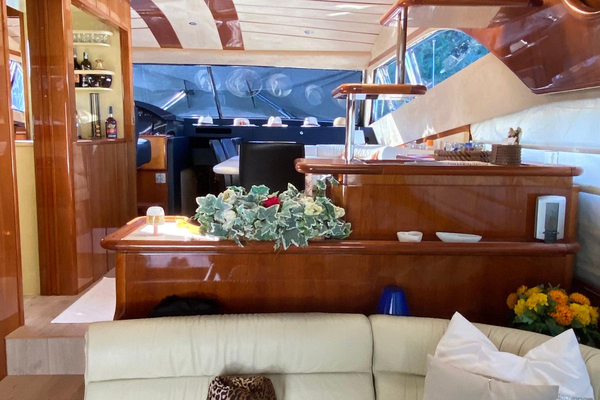 2002 Ferretti Yachts 69 