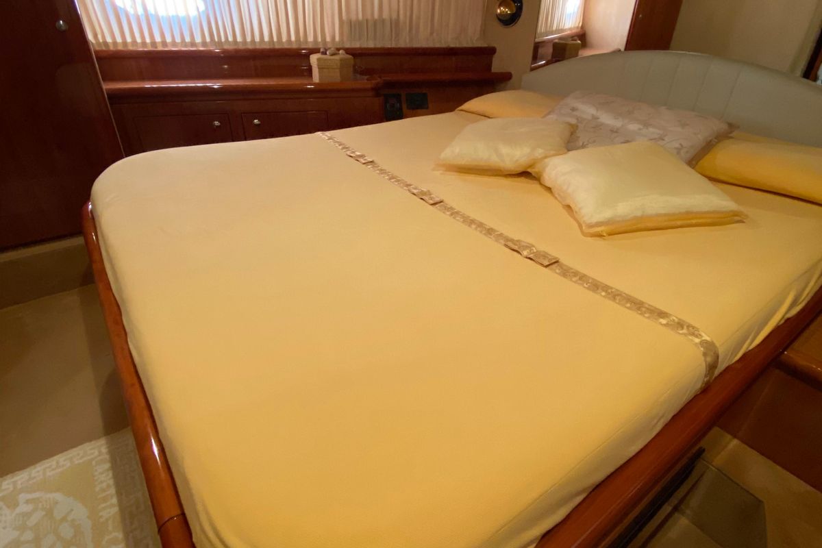 2002 Ferretti Yachts 69 