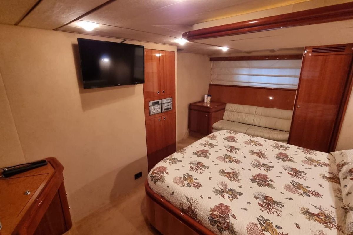 2002 Ferretti Yachts 69 