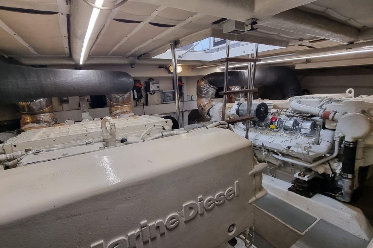 2002 Ferretti Yachts 69 