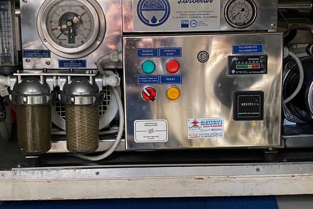 2002 Ferretti Yachts 69 