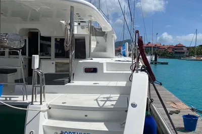 CNB Lagoon 450F